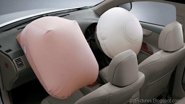 [Toyota-Corolla-Altis-facelift-airbags[2].jpg]
