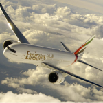 Pesawat Emirates di Udara