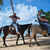 Gozando en la playa - Ecoturismo en la Playa Limon - El Cedro, Miches, Republica Dominicana - Safaris organizado por el Rancho La Cueva, mas infos: http://www.rancholacueva.com