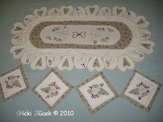 [Hearts & Flowers Table Runner & Coaster set July 2007 (1) copy[3].jpg]