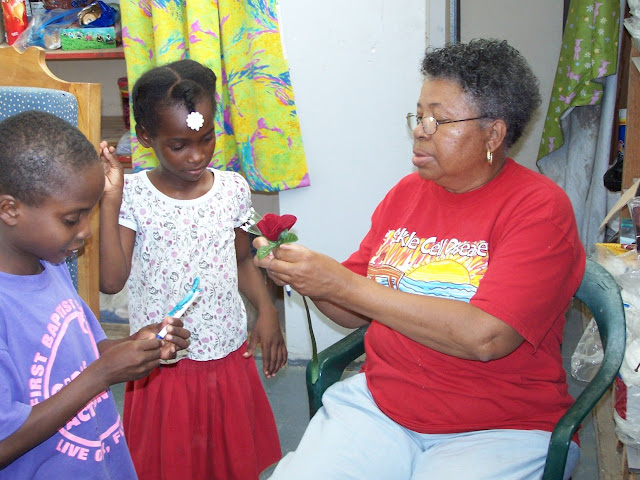Elzora guides a craft activity - Flowers for the Girls, Lizards for the boys
