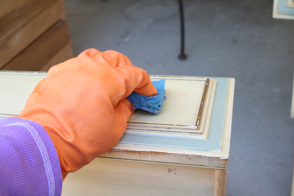 [cleaning, prepping, and sanding antique dresser (15)[4].jpg]