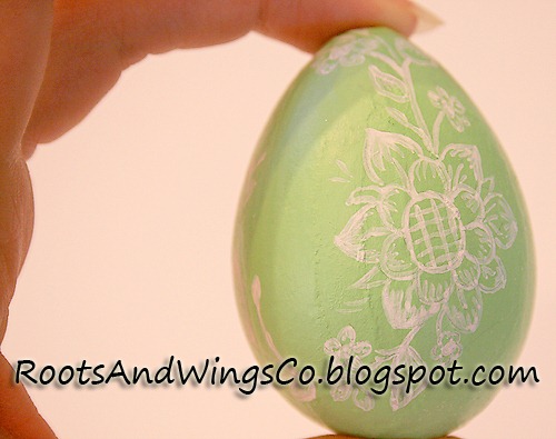 [last year's egg[3].jpg]