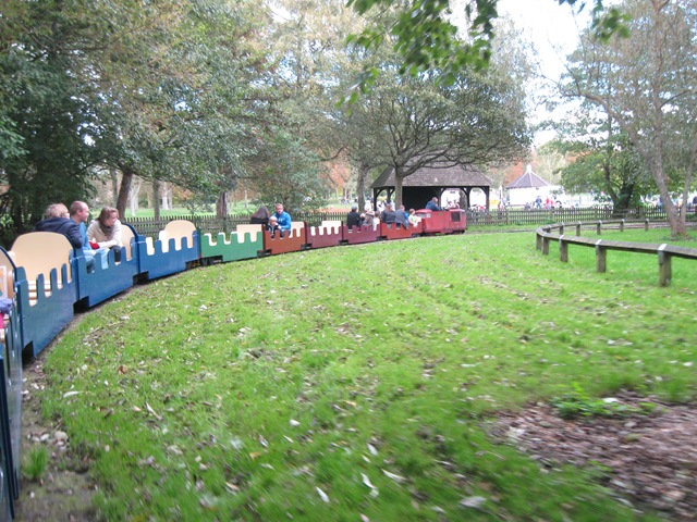 [IMG_0145 Cassiobury Park Mini Railway[14].jpg]