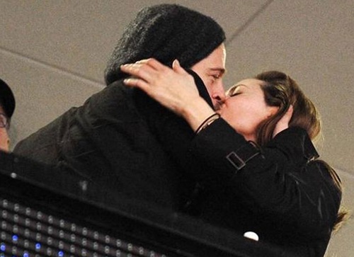 brangelina-kiss-02