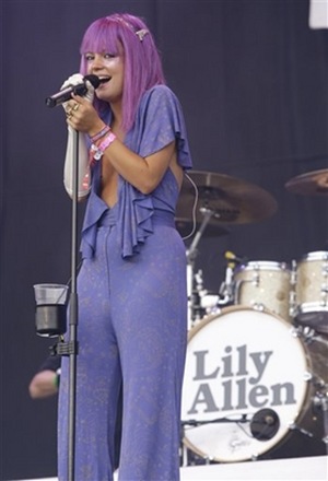 lily-glasto-02
