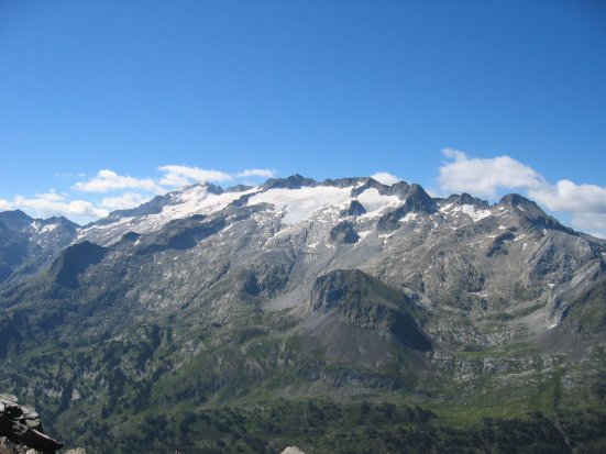 Aneto, just how did it get this big? Photo <a href='http://commons.wikimedia.org/wiki/File:Aneto_01.jpg'>CC by Avh at Wikimedia Commons</a>.