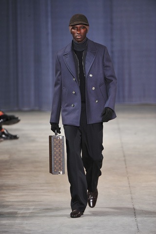 [Louis Vuitton Men's Runway Fashion Show at Paris Fashion Week 2[3].jpg]