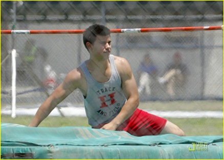 [taylor-lautner-taylor-swift-team-19[3].jpg]