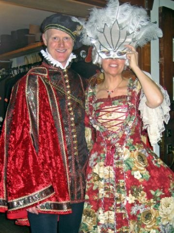 [Bergquist_in_Costume[3].jpg]