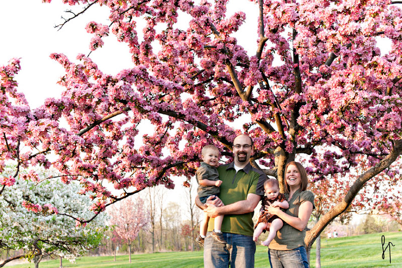  :: The Callahans | Family :: A friend of mine needed photos last minute because she was featured in a newspaper article and had no recent family pictures! Why was she featured? She's onceamonthmom.com - check her out. I love this family. They are creative, giving, adorable (you'll see) and they know the importance of laughing hard. Enjoy!