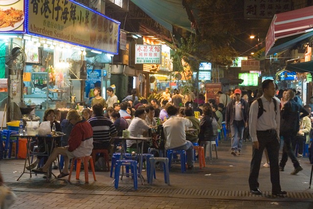 [hong-kong-night-market-people-eating-full[6].jpg]