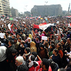 Moubarak s’accroche, la Place Al-Tahrir résiste, l’armée «neutre»  Tentative de contre-révolution du régime