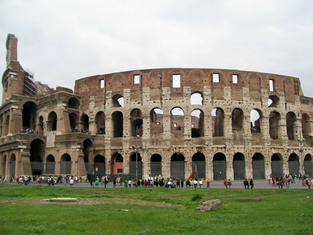 [Colosseum Exterior[2].jpg]