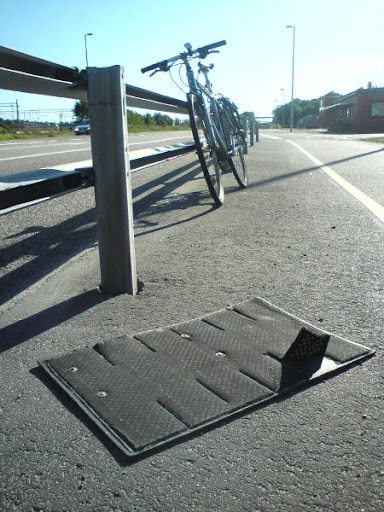Vad det här var har jag ingen aning men den var ganska stor och av plast. Hittad utmed oljerakan mot Arendal.