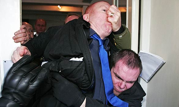 [journalist leaving[4].jpg]