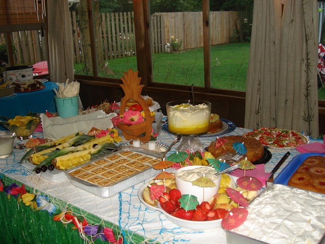 [tropical luau 7 17 10 022.jpg]