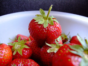 25 Foods Women Should Eat to Defy Aging Process anti aging food, strawberry