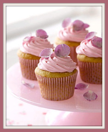 [rose-petal-cupcakes_slideshow_image[3].jpg]