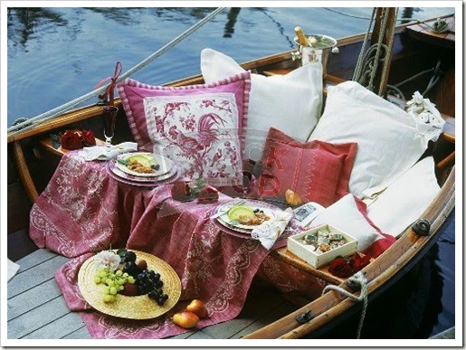 Romantic picnic for two on a boat-276595