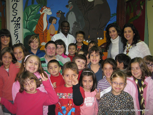 Babakar con los lobatos y castores