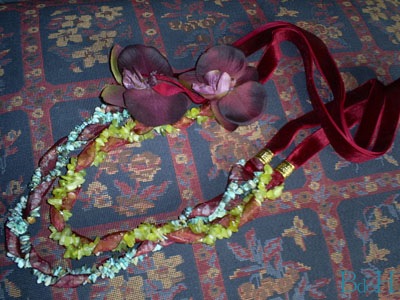 [Collares gemas-velvet grana_puf 400x300[8].jpg]