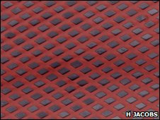The approach made a device of 64,000 parts in three minutes. Solar cells made through oil-and-water 'self-assembly' BBC