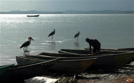 A fisherman tends his boat in the small Lake Victoria port of Ggaba, Uganda March 8, 2006. Credit: Reuters / Euan Denholm