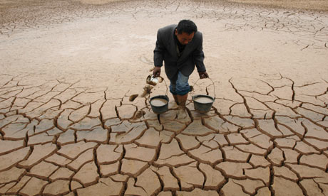The dust billows up around Li Zhuang’s feet as he surveys his land. All around him he sees the effects of Jingyuan’s worst drought in decades – cracked orange earth and dried-up crops. Located in the centre of northwestern China’s Gansu province, Jingyuan sits high on a sandy plateau above the Yellow River. Via Joel Katz