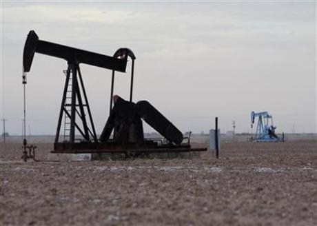 Oil rigs are seen in Midland, Texas May 9, 2008. Credit: Reuters / Jessica Rinaldi
