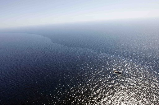 An oil slick leaking from the Deepwater Horizon oil rig off the coast of Louisiana, shown here in an aerial photograph taken Monday, 26 April 2010. (AP Photo / Gerald Herbert)