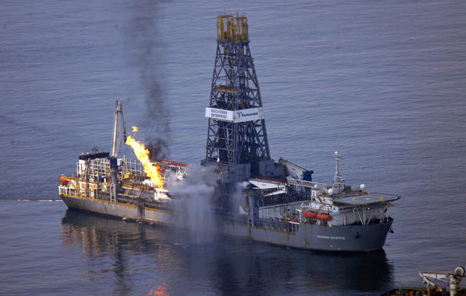 39 boats and ships work the source of the Deepwater Horizon oil spill site, collecting, skimming and burning off oil leaking from the severed pipe, Monday, May 14, 2010. PHOTO BY TED JACKSON / THE TIMES-PICAYUNE