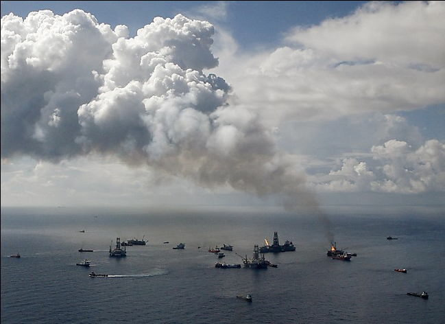 Smoke rises from the Deepwater Horizon oil spill site, as natural gas is burned off, 4 July 2010. The drilling of two relief wells continues in the Gulf of Mexico. Lyle Ratliff / Reuters