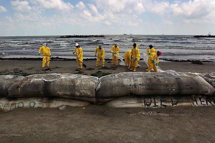 A BP cleanup crew removes oil from a beach in Port Fourchon, Louisiana, 22 May 2010. Officials now say that it may be impossible to clean the hundreds of miles of coastal wetlands affected by the massive oil spill that continues to spread in the Gulf of Mexico. John Moore / Getty Images