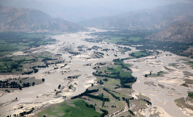 An aerial view, from a U.S. Army CH-47 Chinook helicopter en route to delivering humanitarian assistance supplies, shows the flood-damaged countryside in Ghazi, Pakistan on August 5, 2010. REUTERS / Horace Murray / U.S. Army