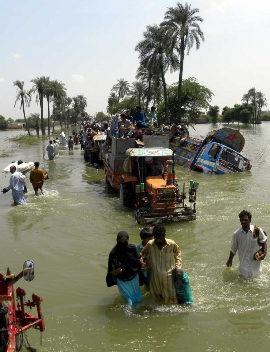 People flee the flooded areas from Basera, near Muzaffargarh, in Punjab Province, Pakistan on 21 August 2010. More than 1,500 people across Pakistan have been killed and hundreds of thousands stranded due to flash floods triggered by the ongoing spell of monsoon rains. EPA / MATIULLAH ACHAKZAI