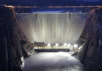 This shows an experimental release from the Glen Canyon dam. Photo: T. Ross Reeve, Bureau of Reclamation