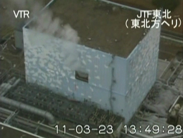 Aerial view shows white smoke or steam billowing from a window in the No. 2 reactor building at the Fukushima Daiichi nuclear power plant on 23 March 2011. The Japanese unclear safety agency, NISA, said radioactive contaminants were found in water pooling on the floor of the turbine building. REUTERS / Japan Defense Ministry