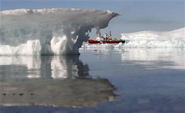 A Canadian Coast Guard icebreaker during an Arctic exercise, in Allen Bay, Nunavut, August 25, 2010. Reuters / Chris Wattie