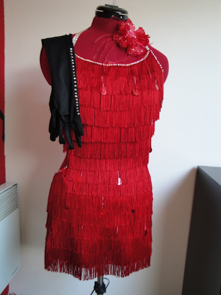 Latine rouge à franges : toutes les photos du costume finalisé