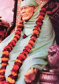 [Shirdi_Sai_Temple_idol[4].jpg]