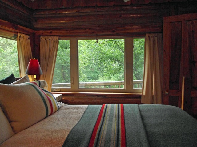 [cabin bedroom[2].jpg]