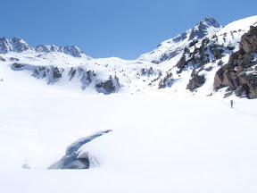 La S�lvia creuant l'estany de la Llastra