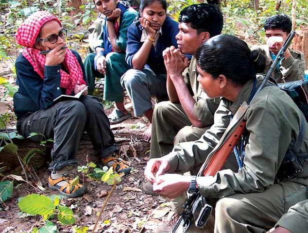 [dateline-dantewada-roy-with-the-maoists[4].jpg]