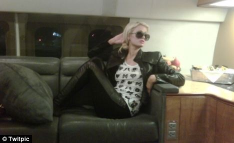 [paris-pic3-blogbritneyspears[7].jpg]