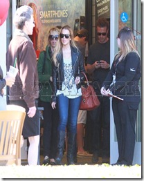 Lindsay Lohan-pics1211-blogbritneyspears4