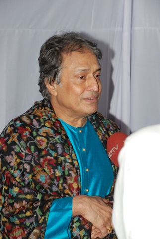 [Ustad Amjad Ali Khan during Music in the park 20087[3].jpg]