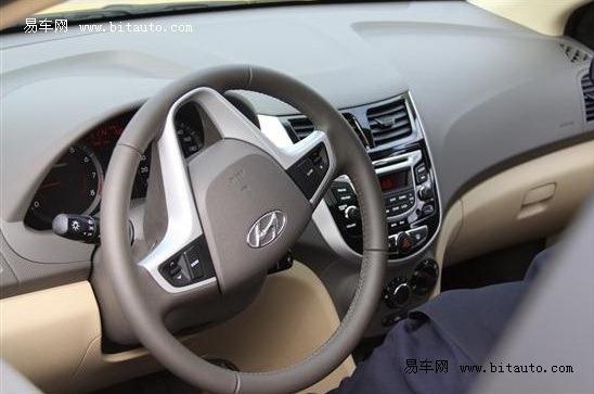 [Novo Hyundai Verna hatch[6].jpg]
