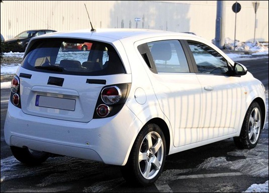 Flagra: Versão européia do Chevrolet Aveo é fotografada Flagra: Versão européia do Chevrolet Aveo é fotografada