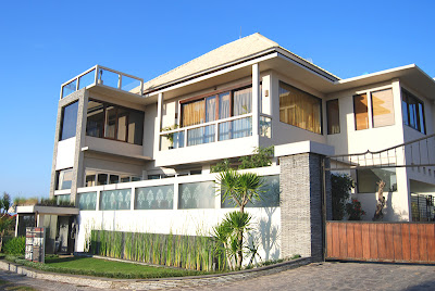 http://lh6.ggpht.com/_qWTvnTto_fE/SoOLhYSdVrI/AAAAAAAABVg/n1W1Bn8EEa0/s400/SkyHouse-Exterior1.jpg